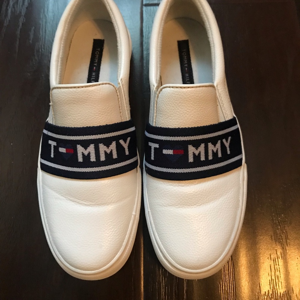TOMMY SLIP ON